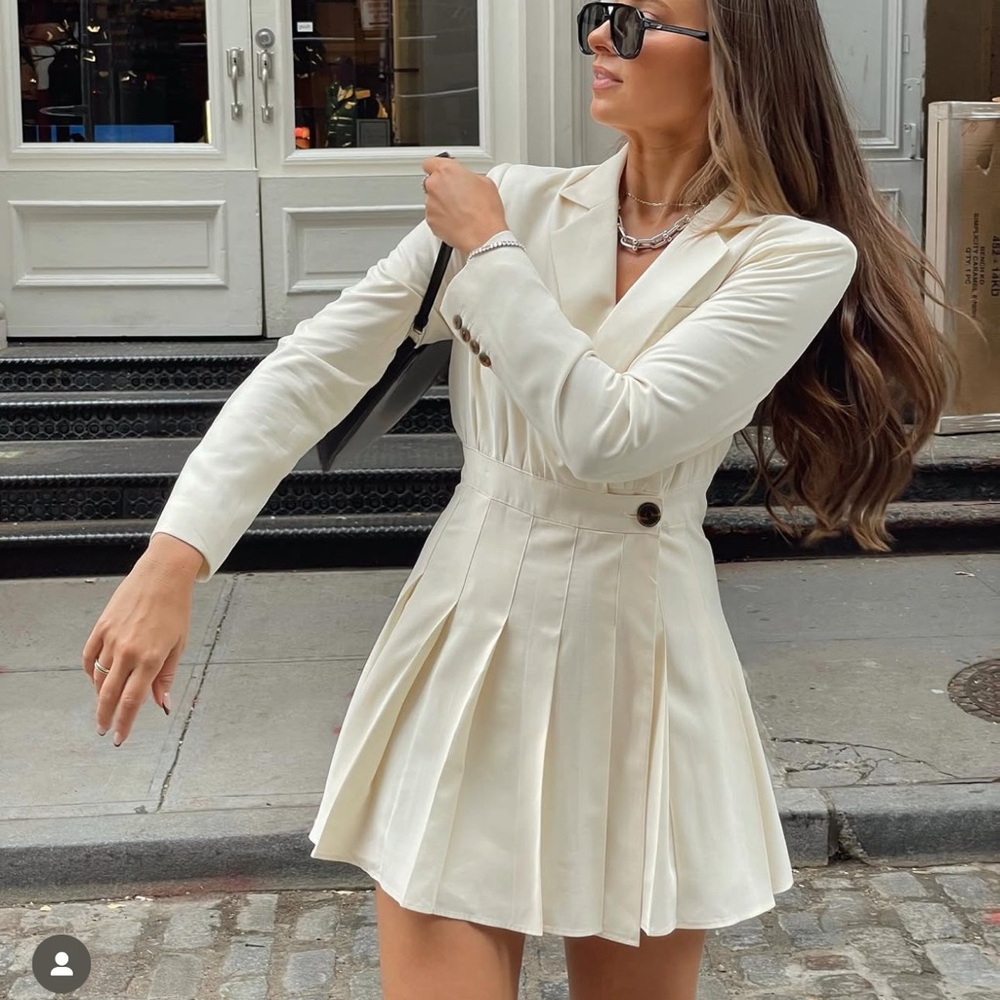 DANIELLE BERNSTEIN Cream Pleated Fit and Flare blazer tennis Dress